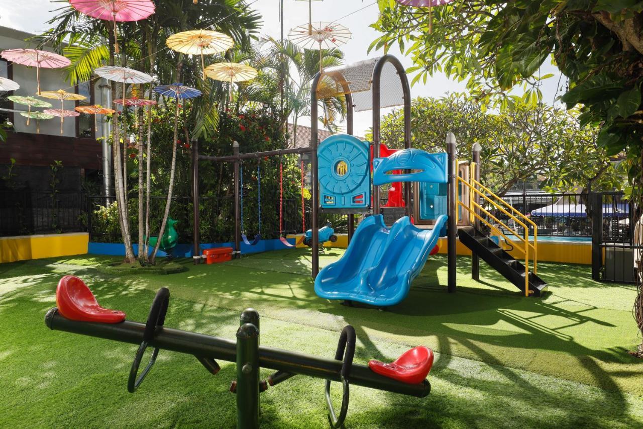 Bali Dynasty Resort Kuta Lombok Exterior foto Playground at the hotel
