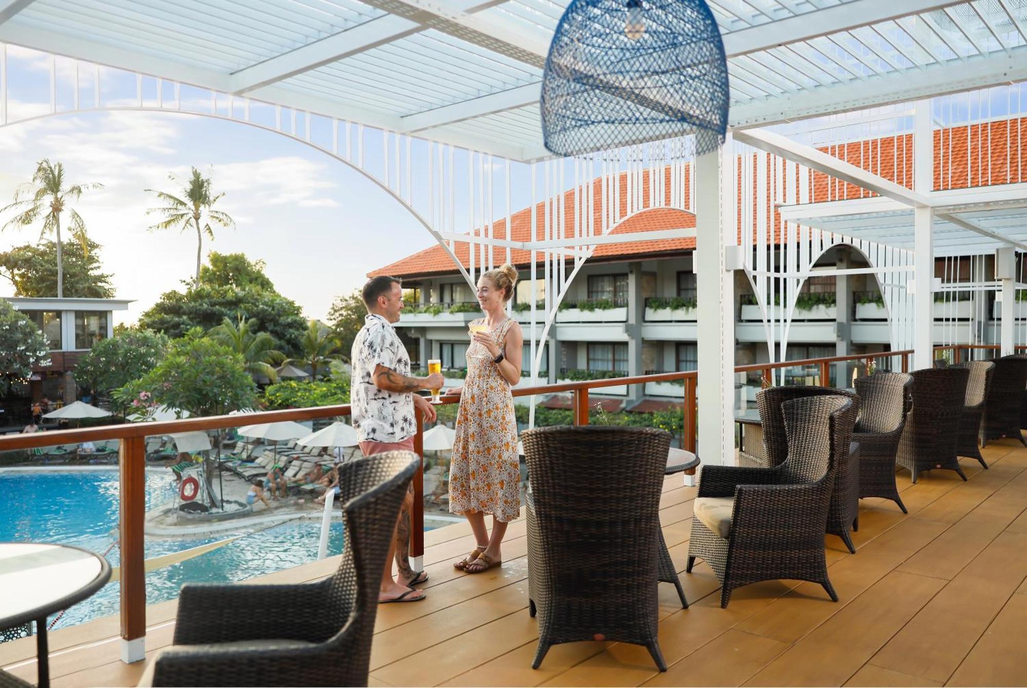 Bali Dynasty Resort Kuta Lombok Exterior foto The Deck