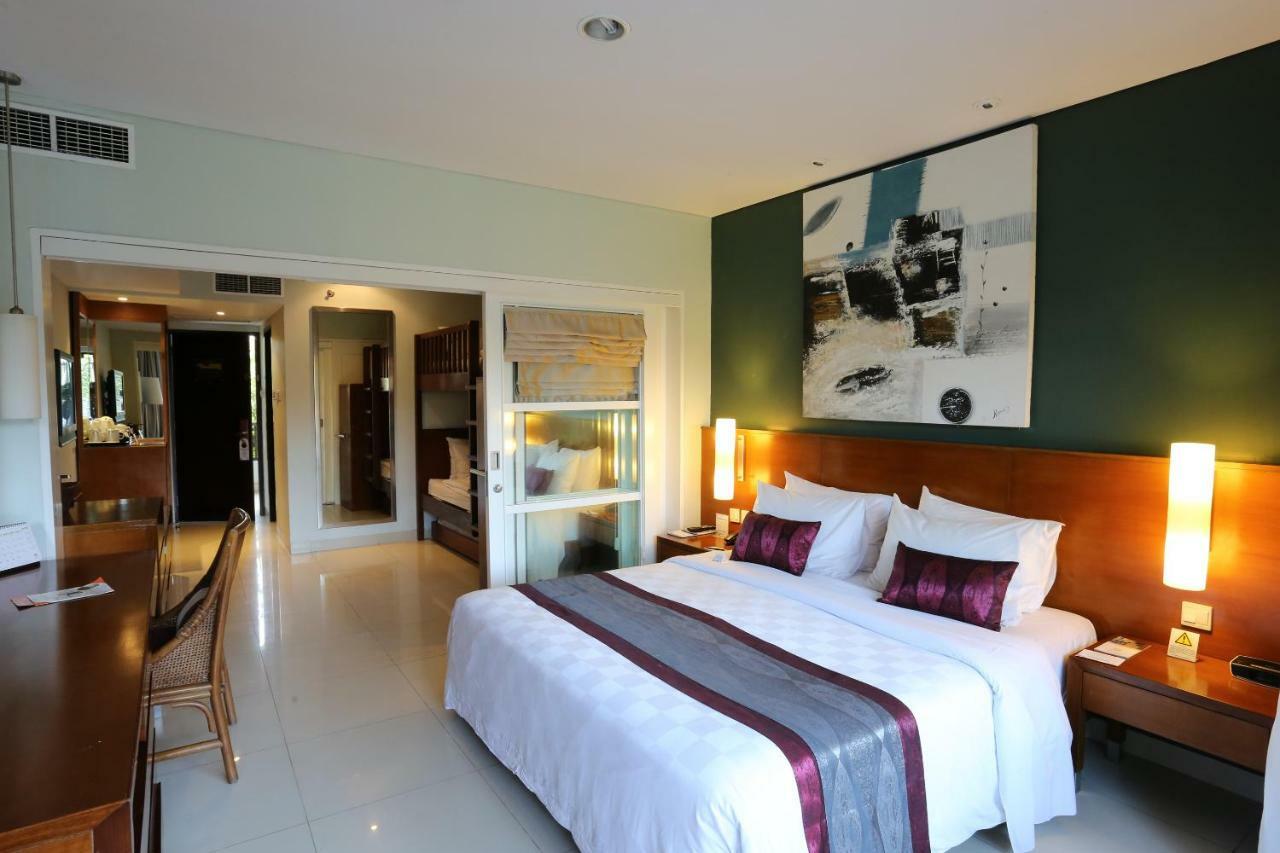 Bali Dynasty Resort Kuta Lombok Exterior foto A bedroom at the hotel